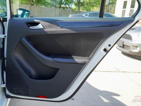 Used 2015 Volkswagen Jetta SE image 25