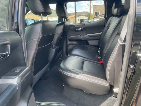 Used 2018 Toyota Tacoma TRD Off-Road AWD/4WD image 21