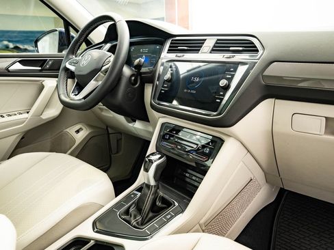 Used 2023 Volkswagen Tiguan SE w/ Panoramic Sunroof Package FWD image 51