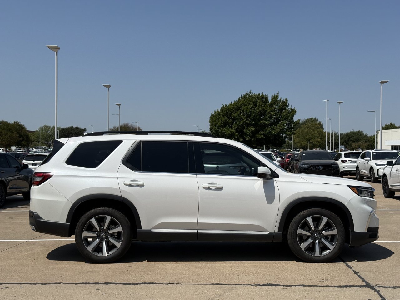 Used 2023 Honda Pilot Touring image 3