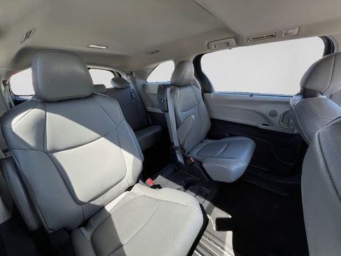 Certified 2023 Toyota Sienna XLE FWD image 30