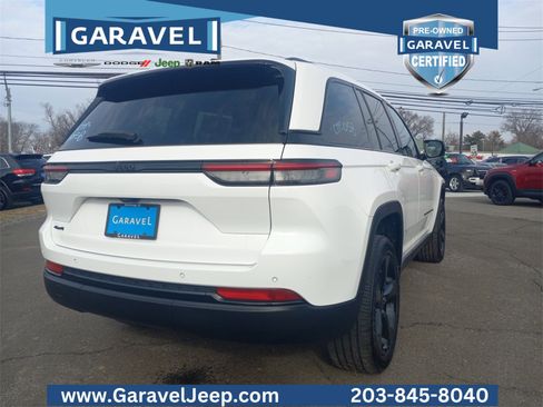 Used 2025 Jeep Grand Cherokee Altitude image 8