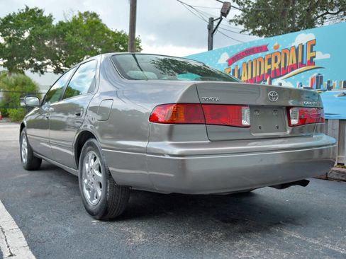 Used 2001 Toyota Camry XLE image 7