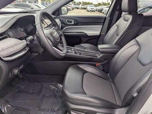 Used 2024 Jeep Compass Latitude image 22