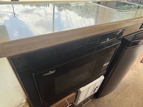 Used 2015 Mercedes-Benz Sprinter 3500 image 25