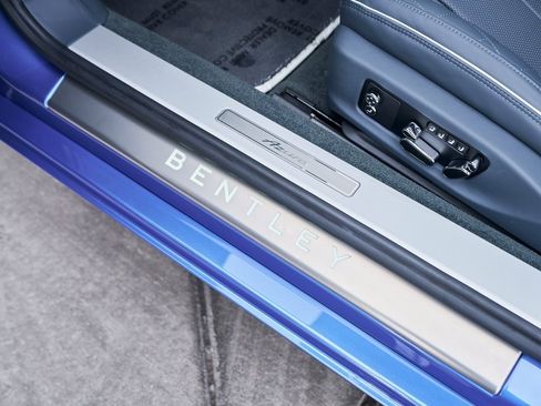 Used 2023 Bentley Continental GT Azure image 32