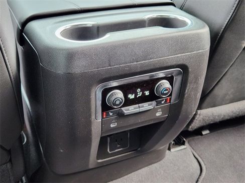 Used 2024 Chevrolet Tahoe Z71 w/ Luxury Package image 32