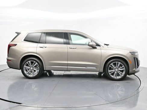 Used 2022 Cadillac XT6 Premium Luxury image 8