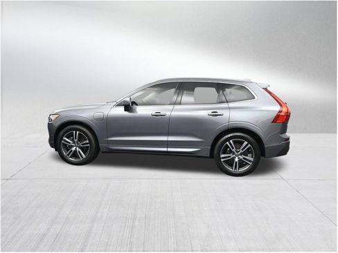 Used 2019 Volvo XC60 T8 Momentum w/ Premium Package AWD/4WD image 2