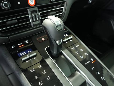 New 2026 Porsche Macan image 24