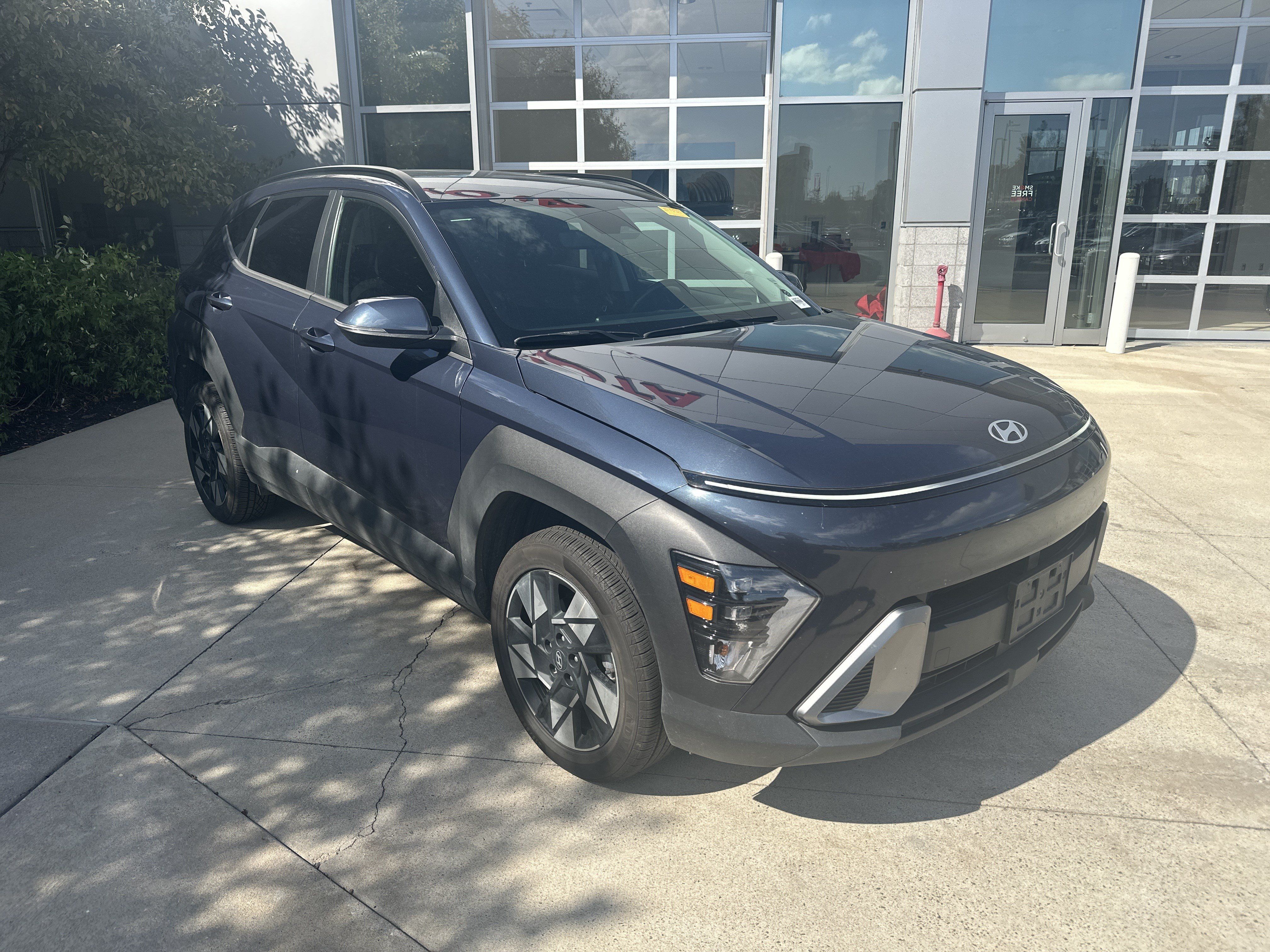 Used 2024 Hyundai Kona SEL AWD/4WD image 2