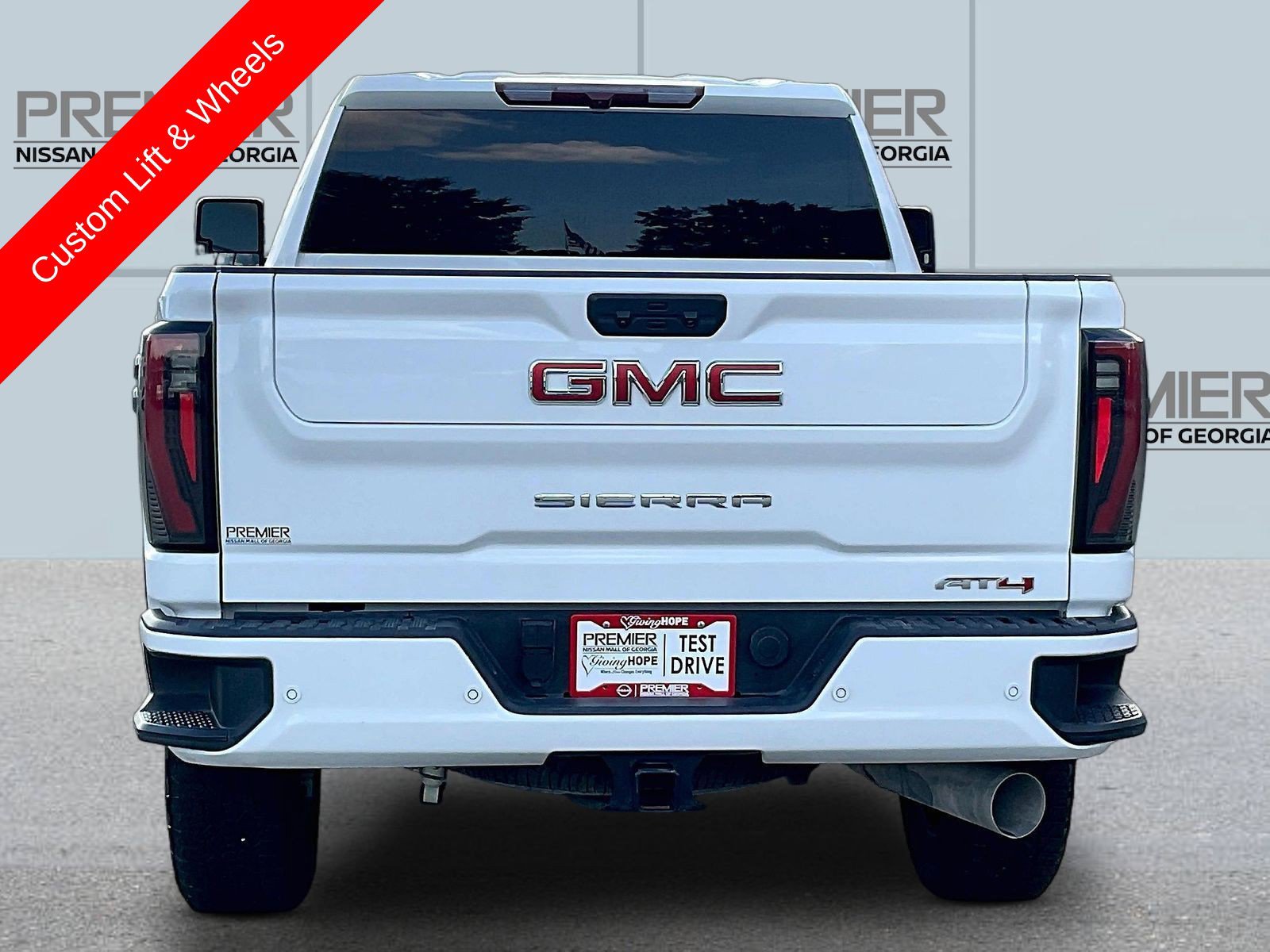 Used 2025 GMC Sierra 2500 AT4 AWD/4WD image 6
