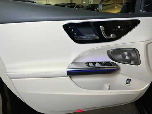 Used 2025 Mercedes-Benz C 300 4MATIC Sedan image 18