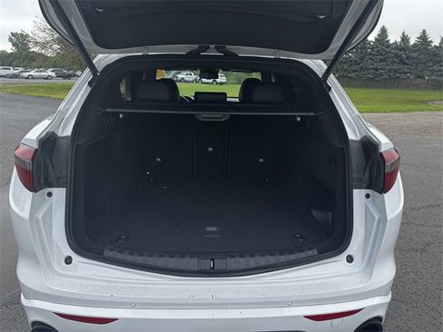 Used 2022 Alfa Romeo Stelvio Veloce image 18
