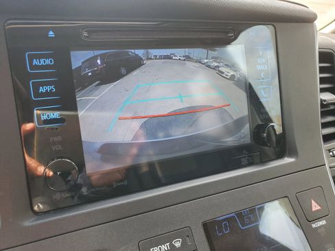 Used 2017 Toyota Sienna SE w/ SE Preferred Package image 50