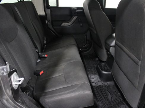 Used 2018 Jeep Wrangler Unlimited Sport image 18