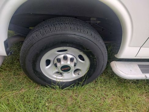 Used 2021 GMC Savana 2500 w/ Driver Convenience Package image 28