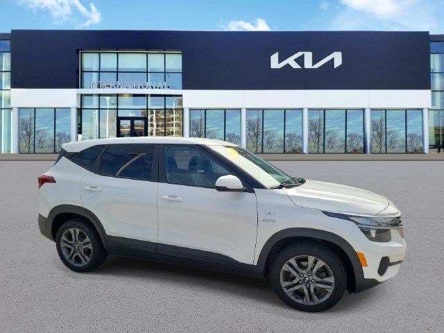 Used 2021 Kia Seltos LX AWD/4WD image 2