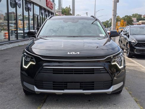 Used 2024 Kia Niro EX image 3