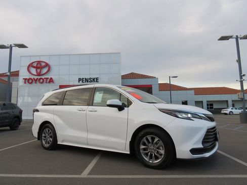 Certified 2023 Toyota Sienna LE image 15