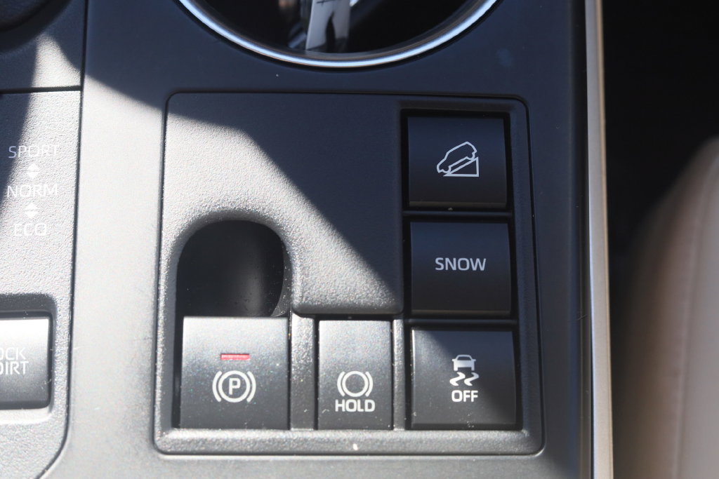 Used 2023 Toyota Highlander XLE AWD/4WD image 17