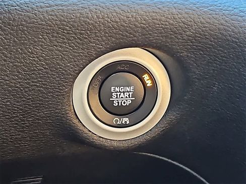 Used 2023 Chrysler Pacifica Pinnacle image 22