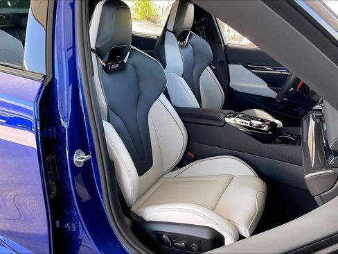 Used 2025 BMW M5 w/ Carbon Package image 9