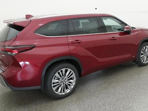New 2026 Toyota Highlander Platinum image 9