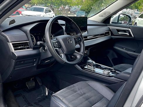 Used 2025 Mitsubishi Outlander SE AWD/4WD image 13