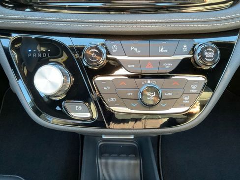 New 2026 Chrysler Pacifica Select w/ S Appearance Package image 24