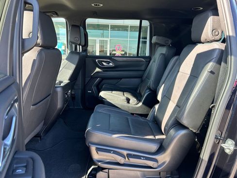 Used 2023 Chevrolet Suburban Z71 w/ Luxury Package AWD/4WD image 10