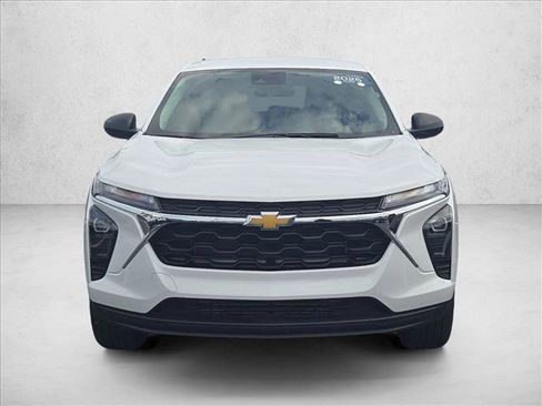 Certified 2025 Chevrolet Trax LS w/ Driver Confidence Package FWD image 2