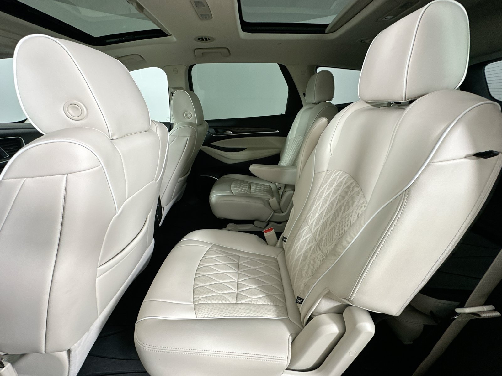 Used 2022 Buick Enclave Avenir w/ Avenir Technology Package AWD/4WD image 37
