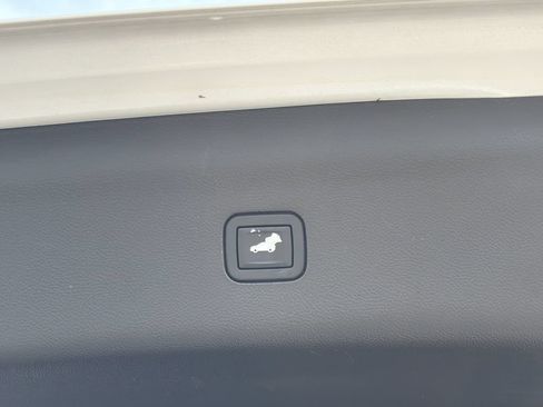 Used 2020 Buick Enclave Avenir w/ Avenir Technology Package FWD image 16