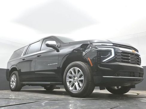 Used 2025 Chevrolet Suburban Premier AWD/4WD image 43