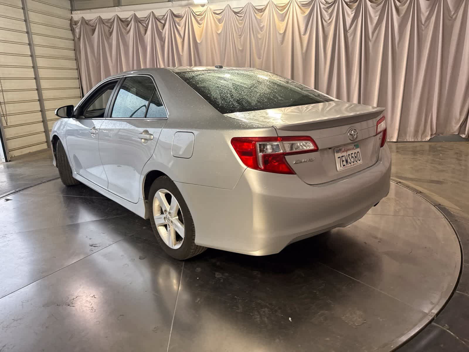 Used 2014 Toyota Camry SE FWD image 6