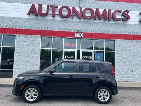 Used 2021 Kia Soul S FWD image 3