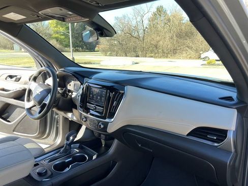 Used 2023 Chevrolet Traverse LS image 29