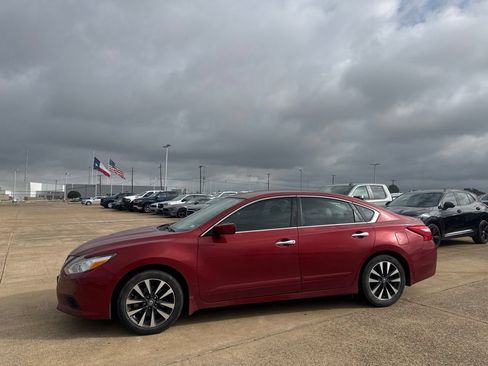 Used 2016 Nissan Altima 2.5 SV FWD image 11