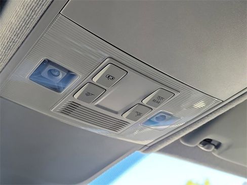 Used 2023 Volkswagen Tiguan SE image 24