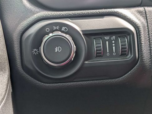 Used 2021 Jeep Wrangler Sport AWD/4WD image 17