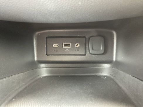 Used 2021 Chevrolet Equinox LT image 23