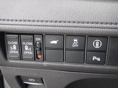 Used 2023 Honda Odyssey Touring image 18