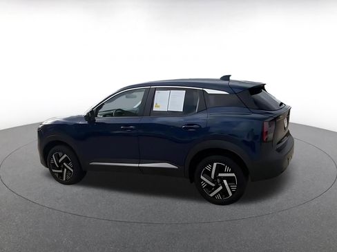 Used 2025 Nissan Kicks SV image 10
