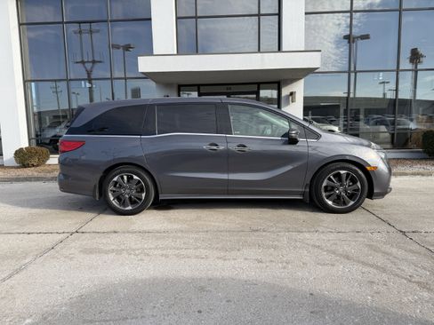 Used 2023 Honda Odyssey Elite image 3