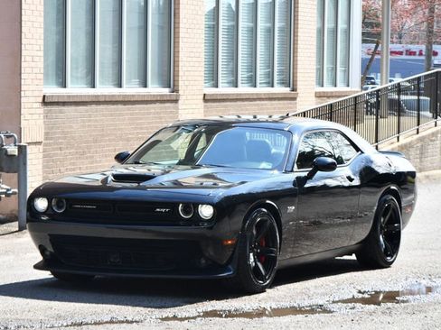 Used 2018 Dodge Challenger SRT w/ Technology Group image 3