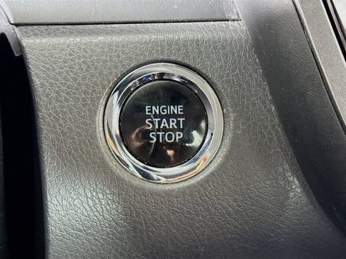 Used 2019 Toyota Camry XLE FWD image 16