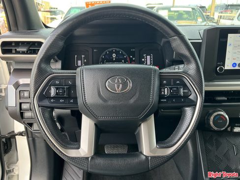 Certified 2025 Toyota 4Runner SR5 AWD/4WD image 22
