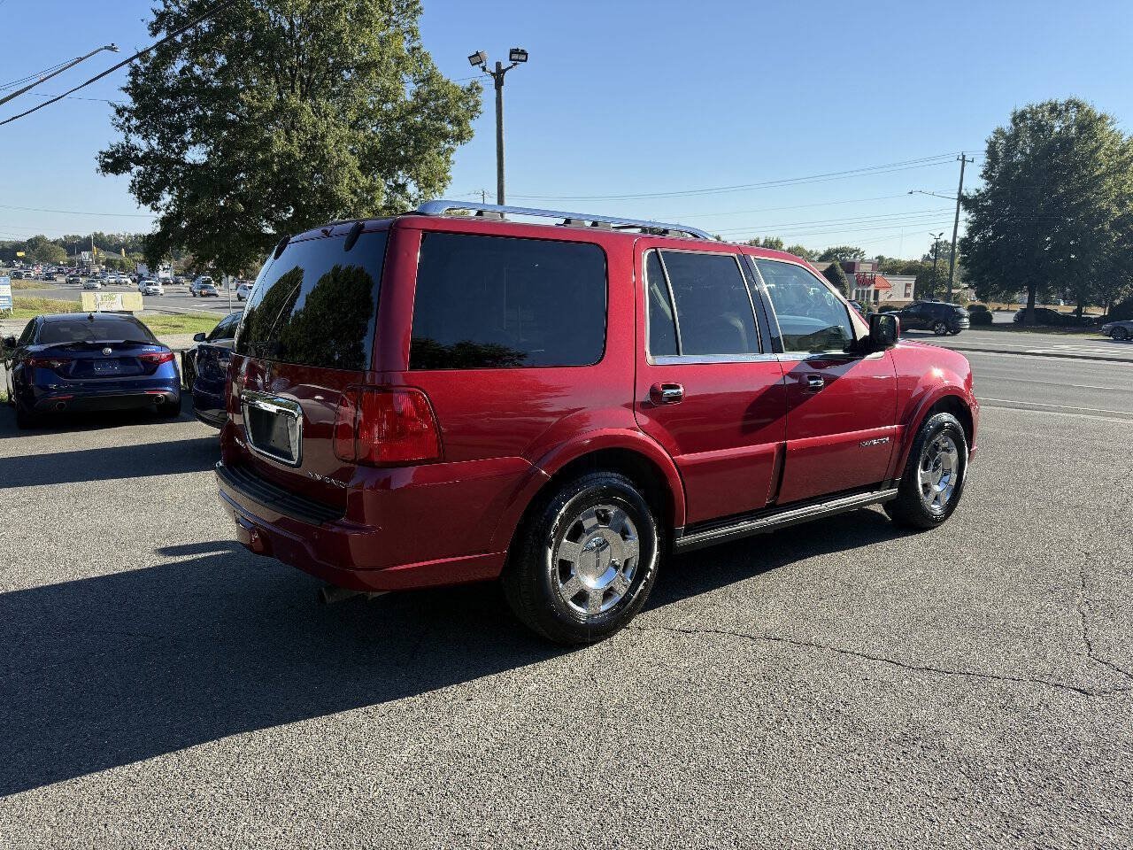 Used 2006 Lincoln Navigator Luxury RWD image 5