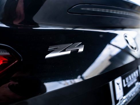 Used 2020 BMW Z4 M40i w/ Premium Package image 10